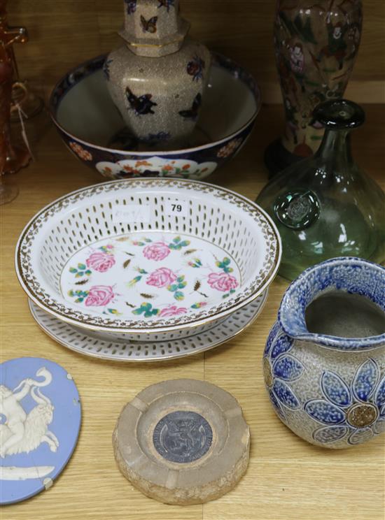 A quantity of mixed ceramics